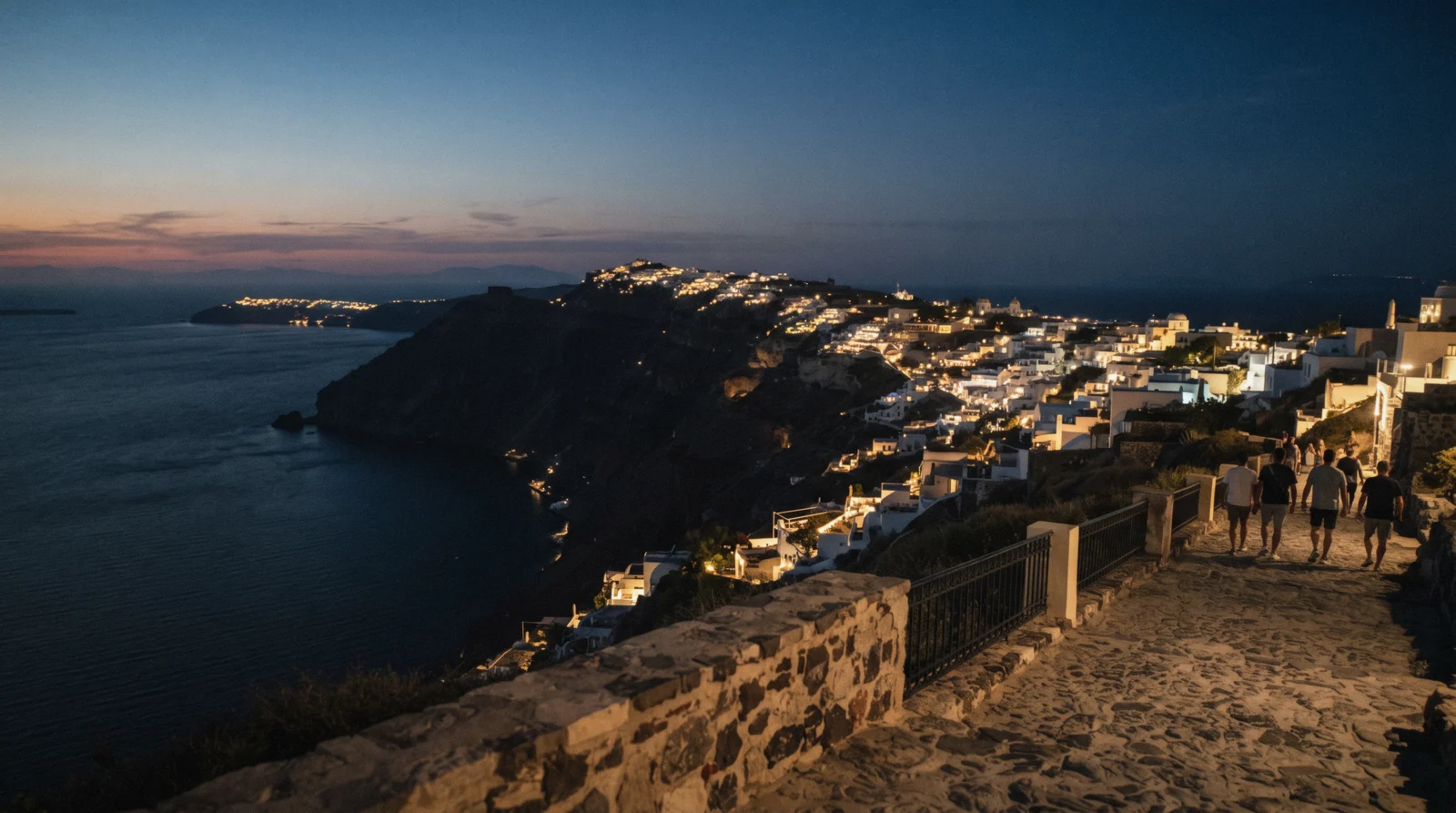 Oia or Fira: Where to Stay in Santorini